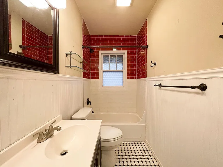 1554 S Campbell Ave — Photo 17
