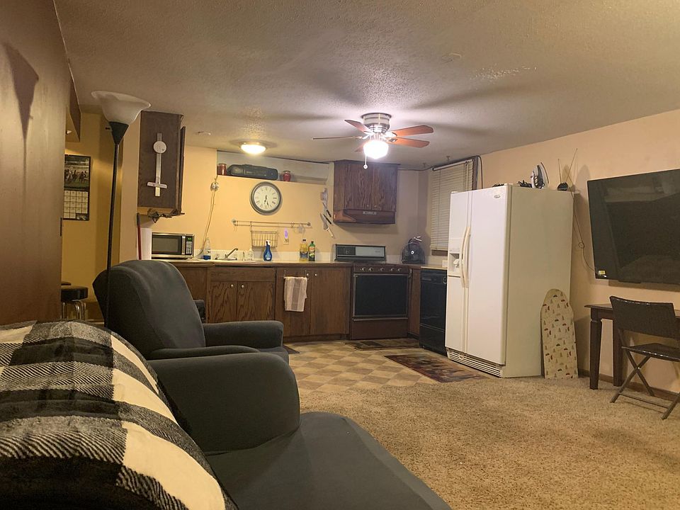 Love Seat, Recliner, 65" smart TV, Queen Bed in Liv. Area!!