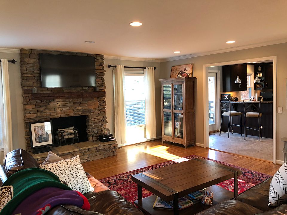 1st image of 118 Williamsburg Pl