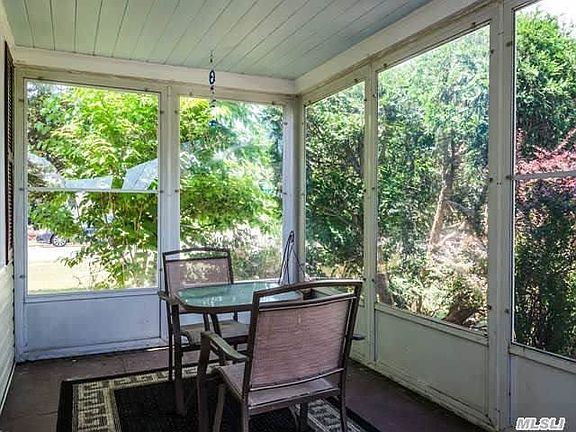 3rd image of 2981 Glenwood Ct