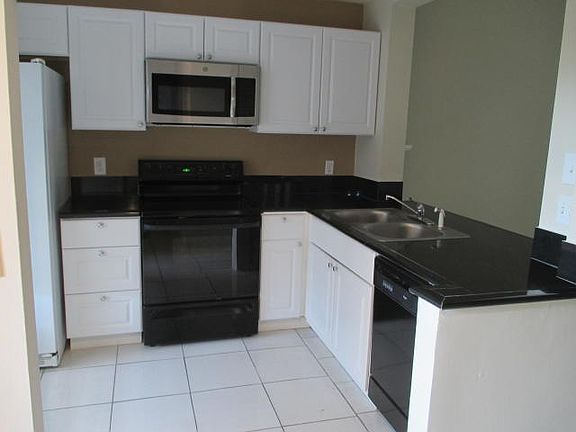 4th image of 2315 SW 15th St APT 56