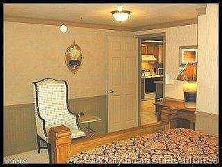 5th image of 1401 N Woodside Ave #202
