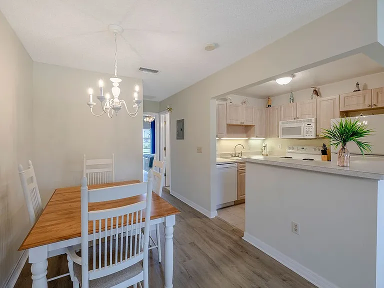 44 Woodland Dr #204 — Photo 7