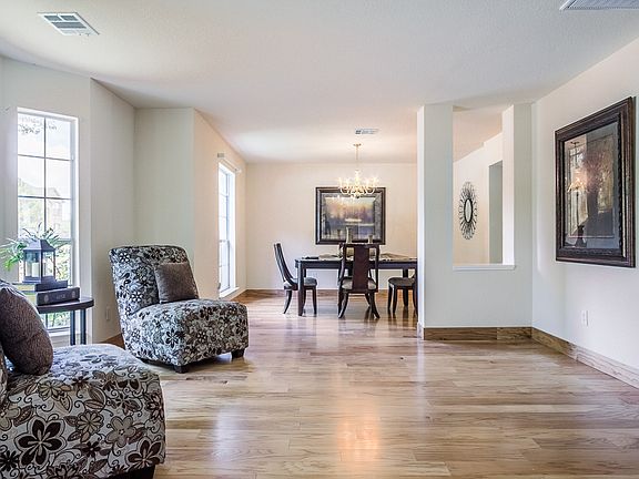 3rd image of 1601 Mountain Laurel Dr