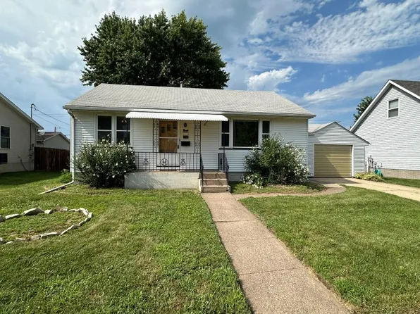 200 10th St, De Witt, IA 52742