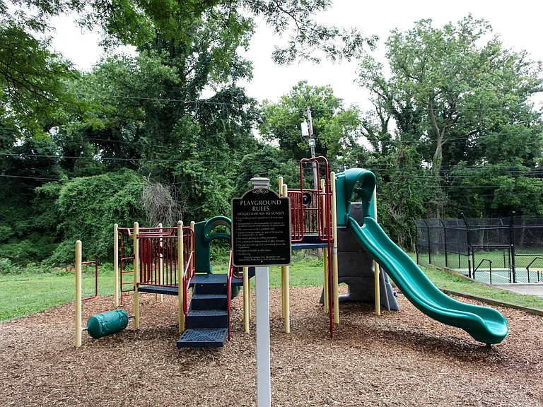 College Gardens Apartments and Townhouses — Photo 10