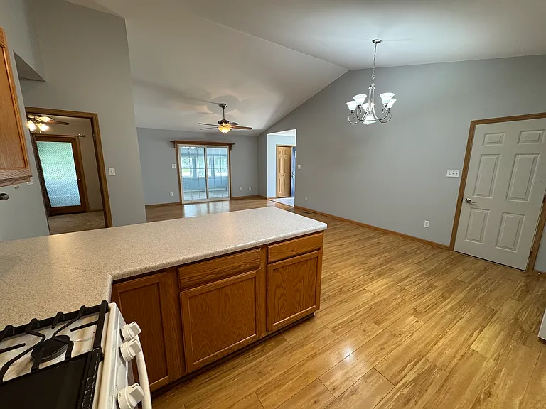 326 Brown Ct — Photo 10