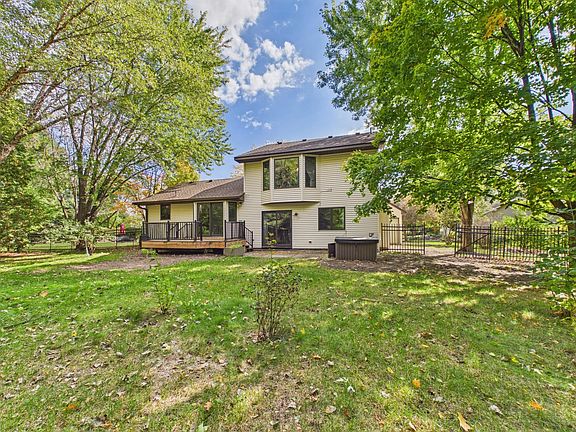 2nd image of 1952 Park Ridge Ct