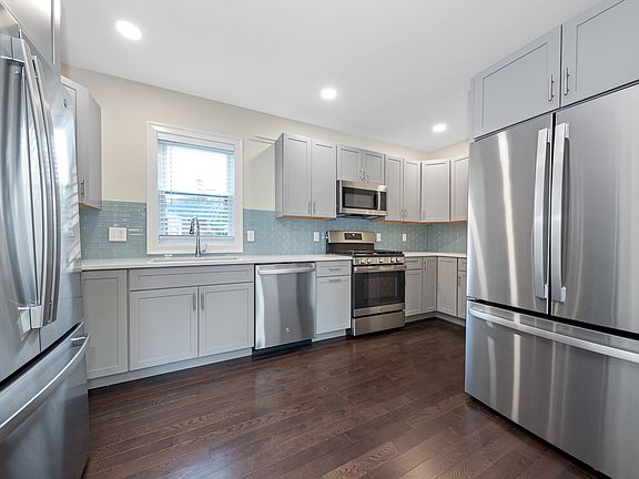 4th image of 64 Bradbury Ave