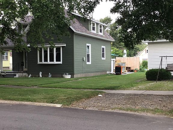 3rd image of 705 N Riverside Dr