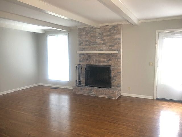 Living Room with fireplace