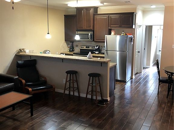 5th image of 301B Poplar St E