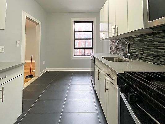 2nd image of 538 E 21st St APT B8