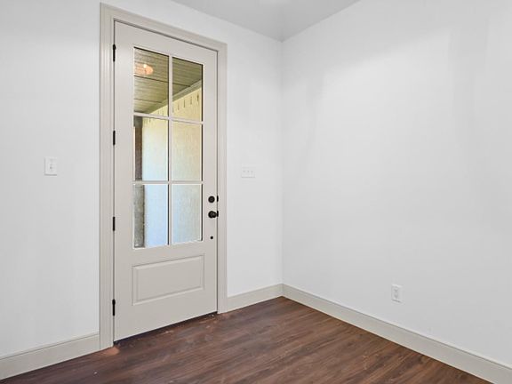 4th image of 5609 119th St