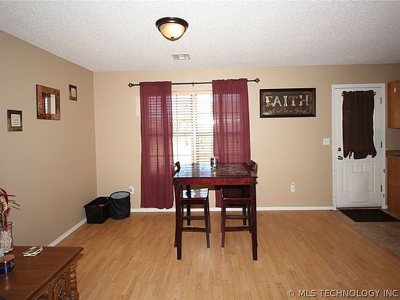 4th image of 1114 W 21st St