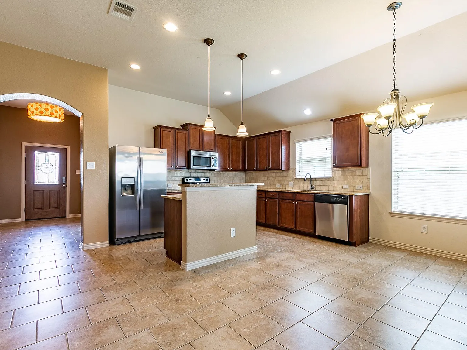 3 bed, 2.0 bath, 1765 sqft, $2,125 — Photo 3