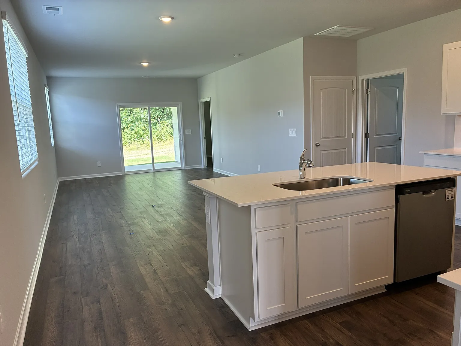 3 bed, 2.0 bath, 1550 sqft, $2,350 — Photo 3
