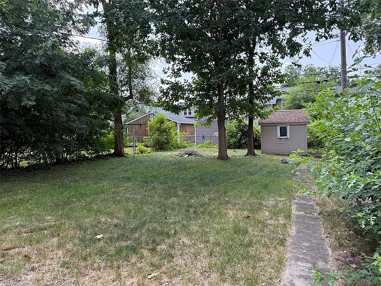 264 E Woodland St — Photo 18