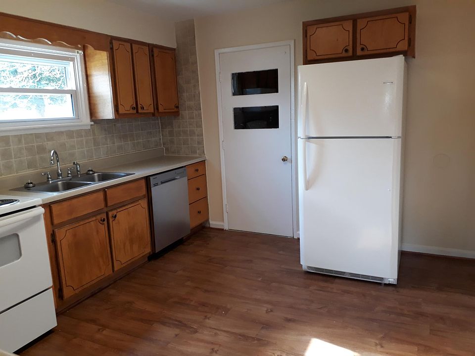2nd image of 11 N Cypress St