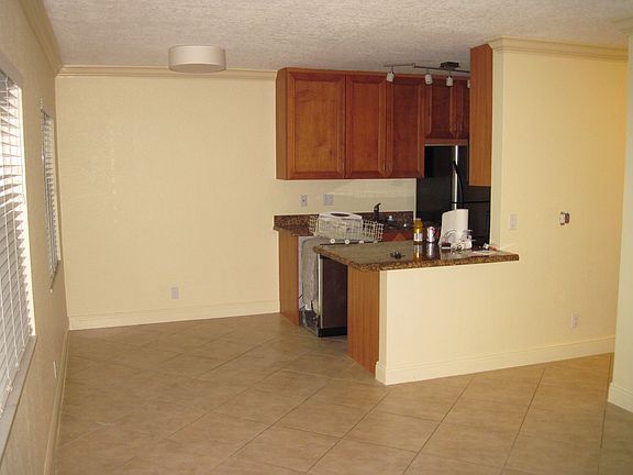 3rd image of 1420 NE 18th St APT 3