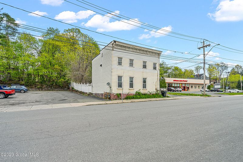 2nd image of 741 Pawling Avenue