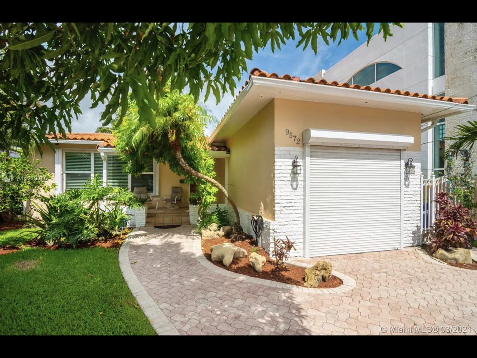 3 bed, 1632 sqft, $9,000 — Photo 1