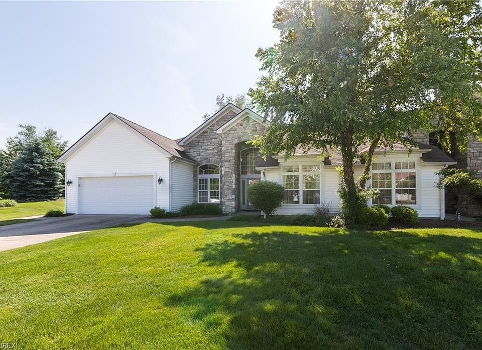 1st image of 352 Gretna Green Dr
