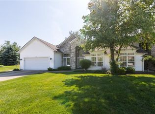 352 Gretna Green Dr, Highland Hts, OH 44143