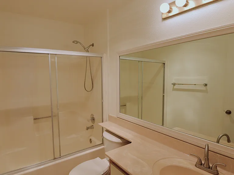 136 S Everett St #202 — Photo 7