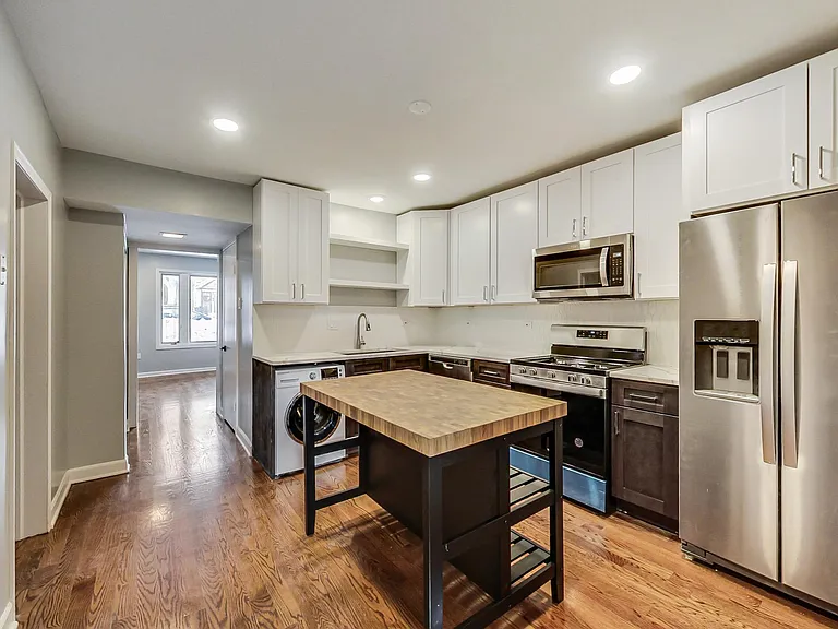 1831 W Fletcher St #1 — Photo 10