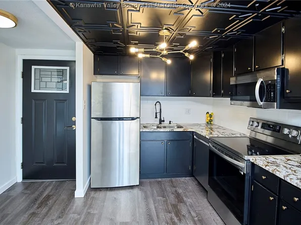 2106 Kanawha Blvd E APT 206, Charleston, WV 25311