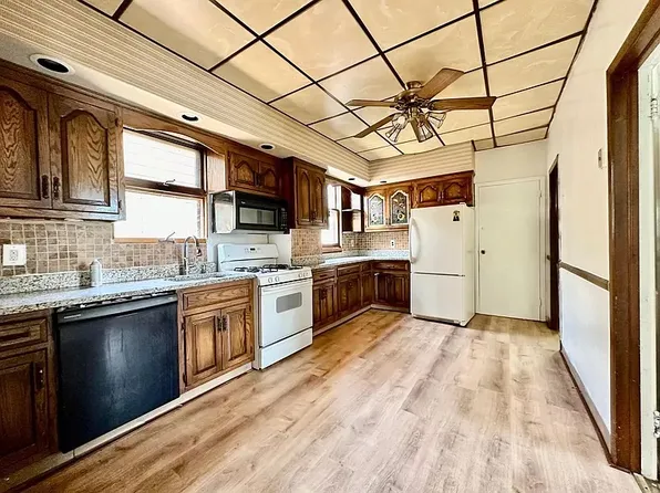 161 West 25th Street image 10 of 13