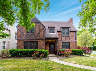 293 Moran Rd, Grosse Pointe Farms, MI 48236
