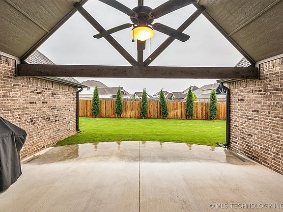 4th image of 6617 S Indianwood Ave