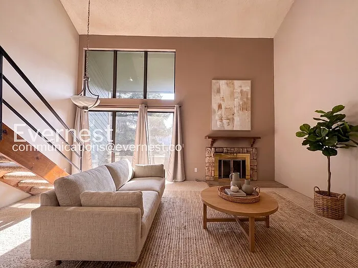 1 bed, 1.0 bath, 982 sqft, $1,425 — Photo 1