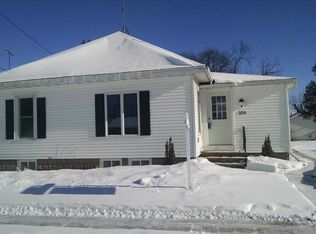 106 Lake St, Weyauwega, WI 54983