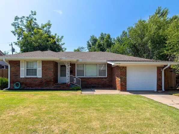 1618 Oxford Way, The Village, OK 73120