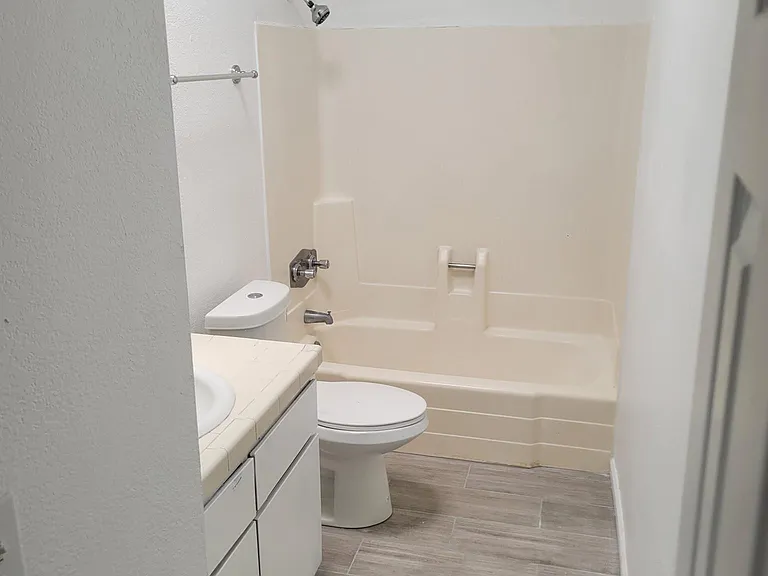 1574 E 29th Ave #4 — Photo 5