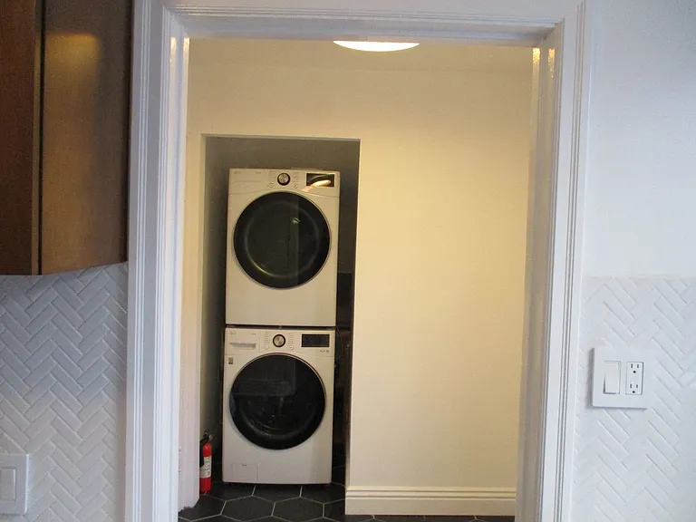 1086 88 Redondo Boulevard 5265 Edgewood Pl — Photo 15