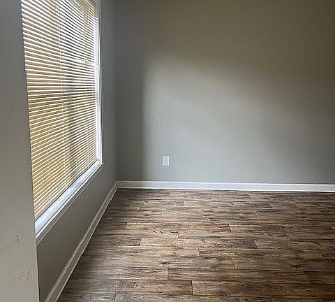 3rd image of 7533 Shasta Dr