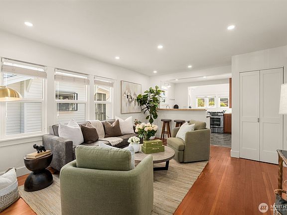 5th image of 4037 52nd Avenue SW