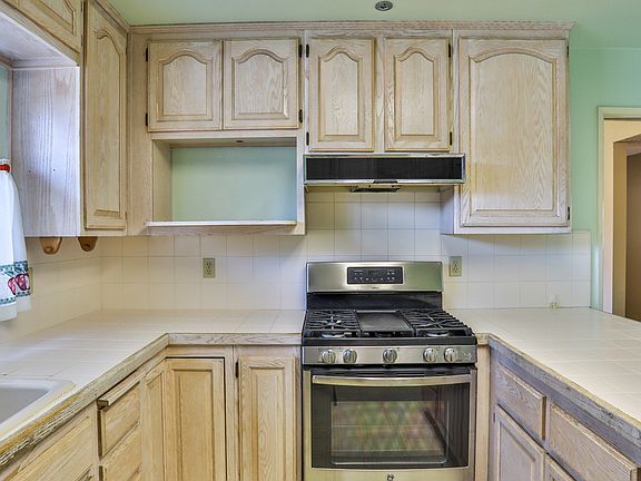 4th image of 225 E Palm Ave