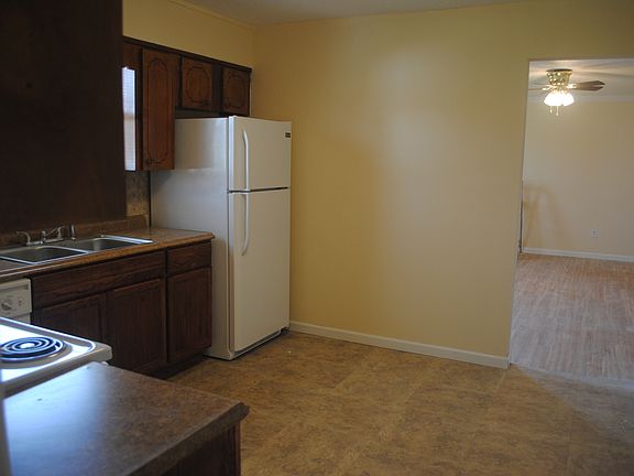 3rd image of 214 Orchid Dr