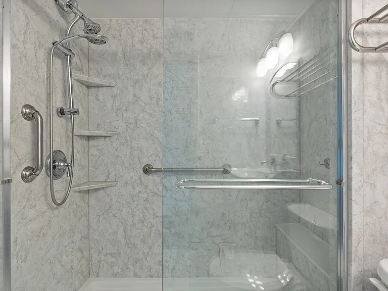 209 NE Lincoln Cir N #109 — Photo 18