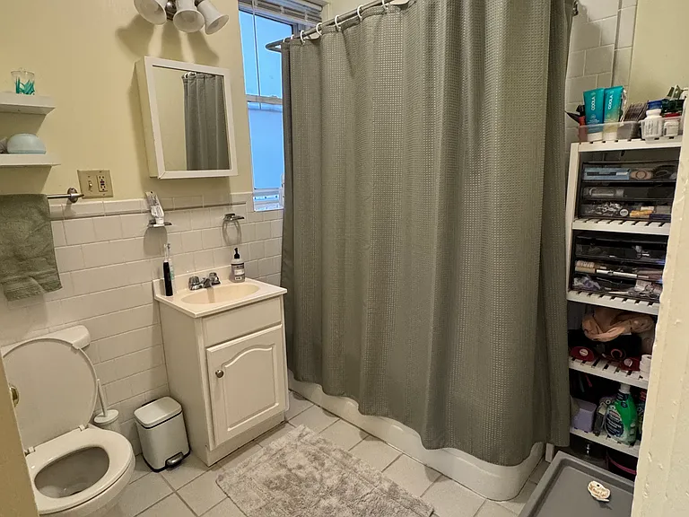 32 Queensberry St #8R — Photo 8