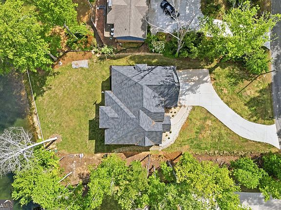 3rd image of 2021 Lakeview Pkwy