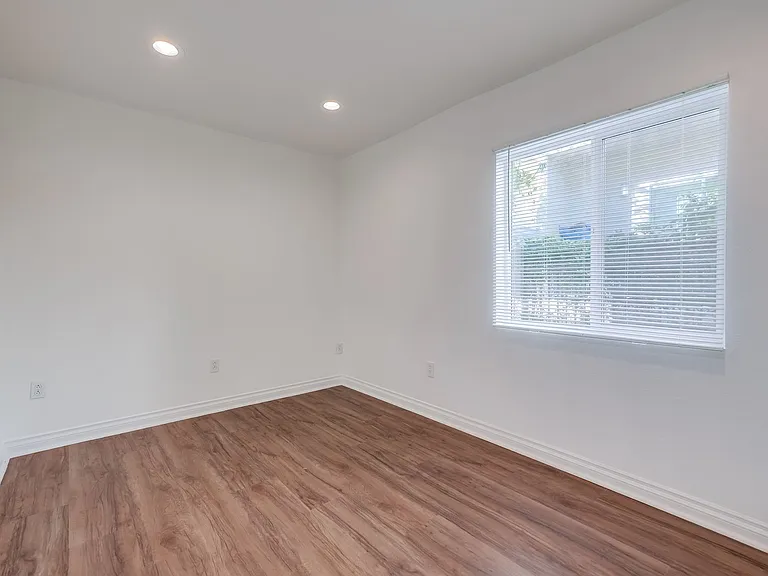 1221 N Bronson Ave — Photo 25