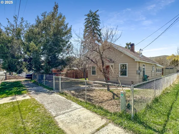 815 4th St, Baker City, OR 97814