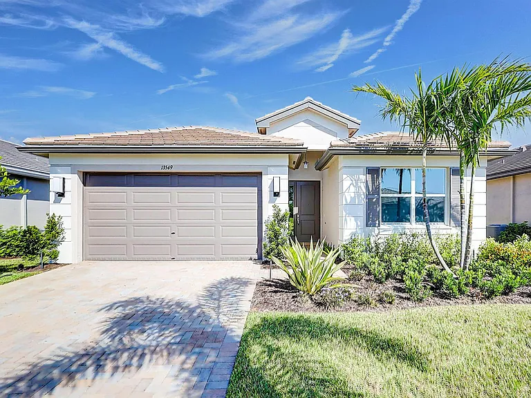 13549 SW Oceanus Blvd — Photo 1