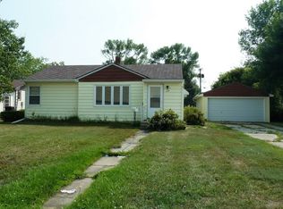 320 2nd St S, Carrington, ND 58421